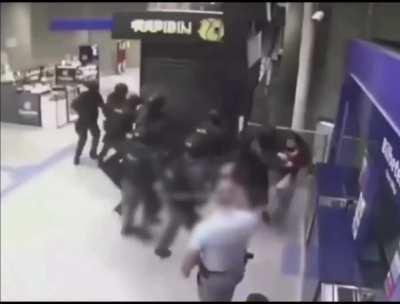 Hostage Rescue - Argentine police have rescued a hostage in a subway station by eliminating the threat