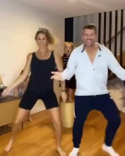 David Warner is a riot!! #AusvsPak