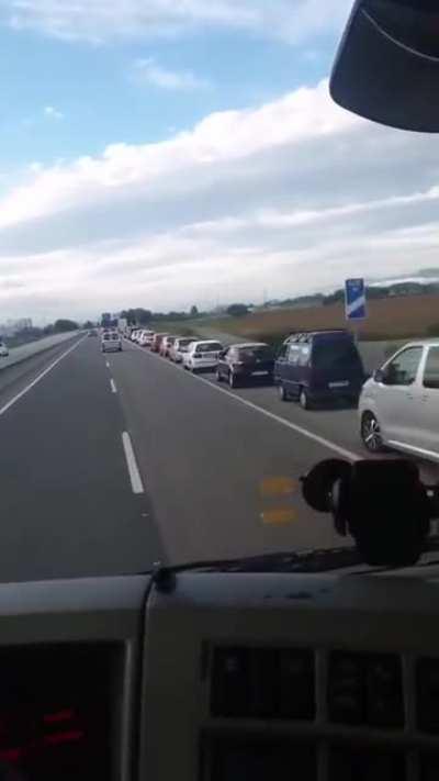 Нам направо..