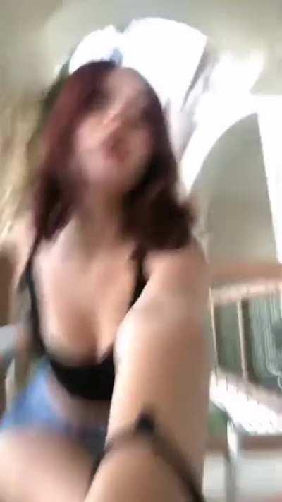 bacakları baya hoşuma gitti. fetisim var