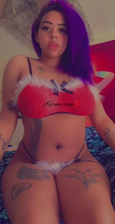 Christmas is coming fast, I bet I can make you cum faster 😜💦🎄