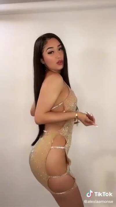 Gyattttt she’s so bad 😩