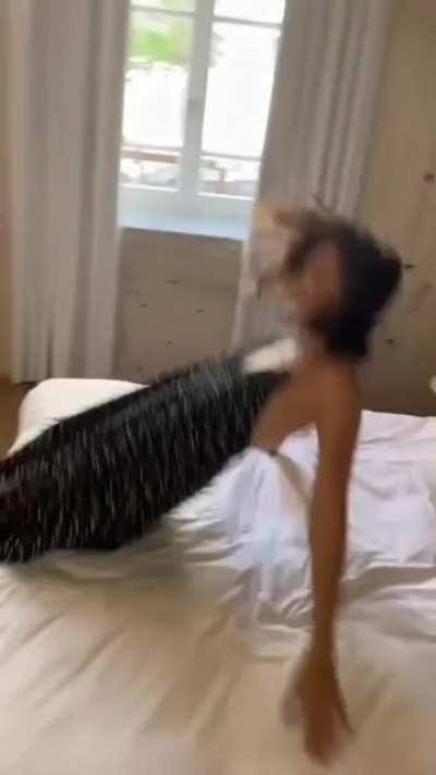 Gal Gadot is such an irresistible milf I would never be able to pull out