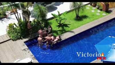 Hot party with my 5 girls friends and 3 big cock guys!!!