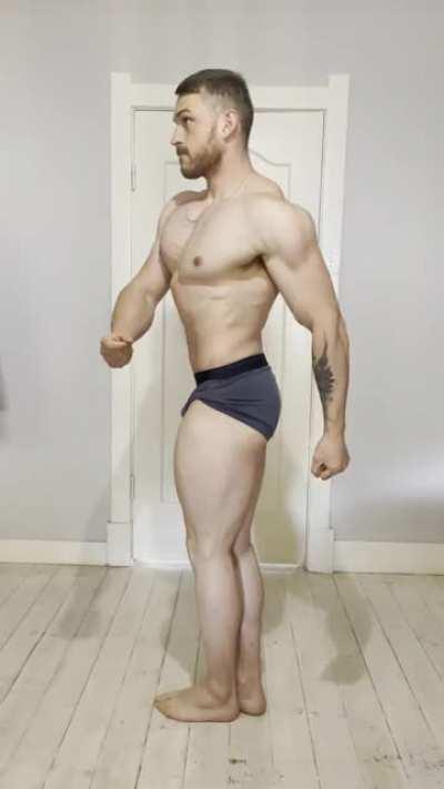 First post, 6 weeks out from my first show. Currently at 91kgs, 178cm tall. I’m looking for any opinions or criticisms on my current physique and whether you think i have a chance at classic or should put on the mass and move to open? Thank you🙏🏻