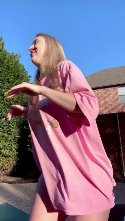 I need somebunny to fuck me 🐰💕