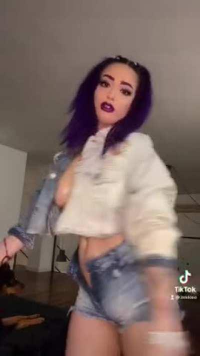 My friend says she sees my nipple, I can't see it... What do you say?