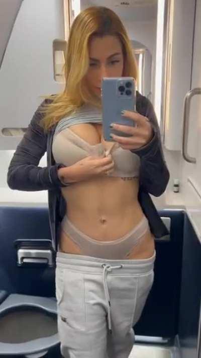 Kenia Gonzalez (@keniamusicr)