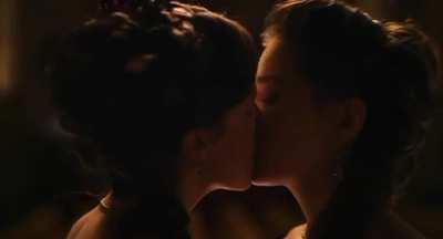 Hailee Steinfeld & Ella Hunt in Dickinson S2 E6 (2021)