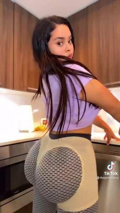 Perfect booty 😍🤤🍑