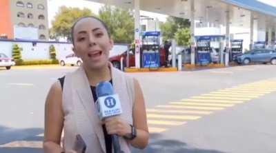 Cameraman: OMG this is soooo boring! Wait... look at that phat ass!