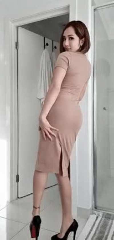 Tight dress, louboutins, braless ♡ Let's go on a date!