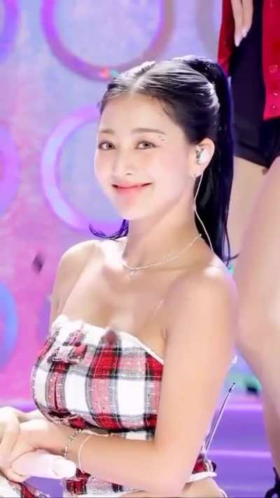Queen Jihyo's wink is so cute