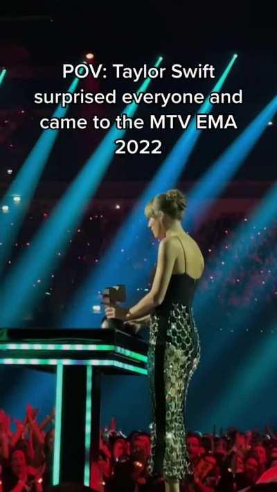 Another view of Taylor’s cheeky outfit ❤️