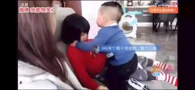 普通支那骨科。土货和死妈赣平时应该没少当着博斯面交配吧