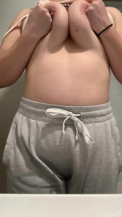 Love showing of[F] my curves for you all (OC)