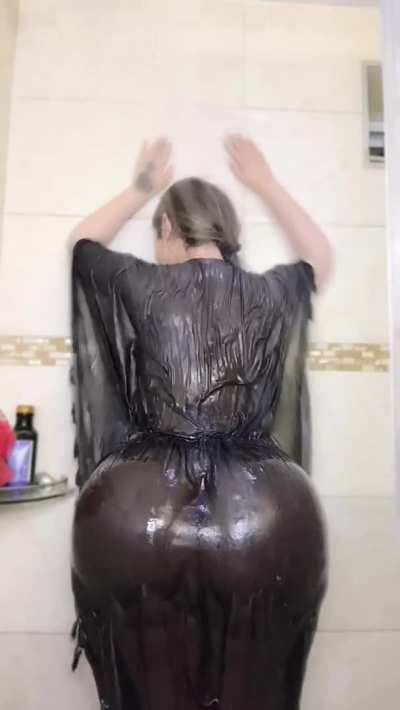 [reddit] Feeding everyone as much of her fat ass as I can all day