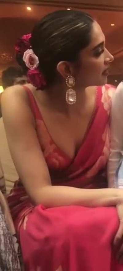 Damn, Look at her ❤️😍 Deepika Padukone