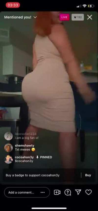 Dat ass wobbles so effortlessly 😫😭😢🥺🍑