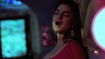 Anveshi Jain And Flora Saini Sex Scene 🤤👅💦