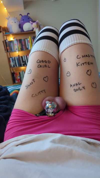 Cummies in Hello Kitty cage 💕💦