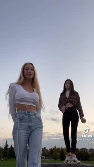 Why tf does her waist move like that