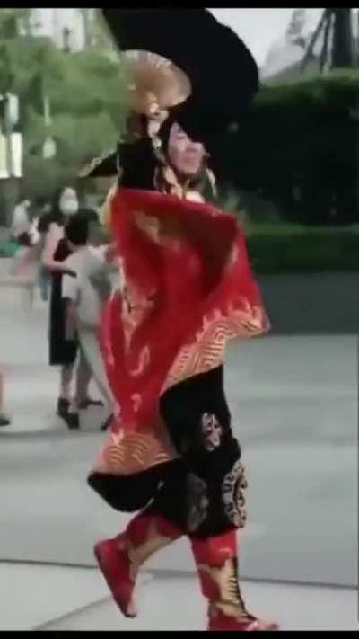 quem dera poder sair na rua assim