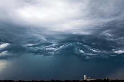 The very rare Asperitas Clouds look like ocean waves in the sky