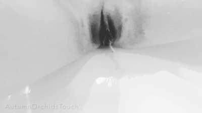 Pretty pumped pussy fountain 🤍🩶🖤