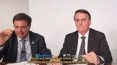 Um dia após o presidente Jair Bolsonaro afirmar erroneamente que as vacinas são ‘experimentais’, o ministro do turismo, Gilson Machado, disse ao presidente que percebeu a eficácia da imunização. Bolsonaro não respondeu.