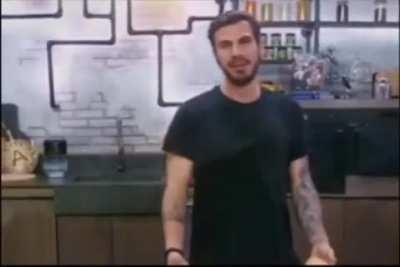 Ένα τσΙΑΓΑραΚι κΥρΙε ασΤυνΟμε