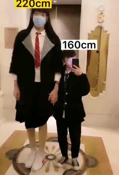 WTF Greater Zhongguonese woman tall?!? 😱😳😱