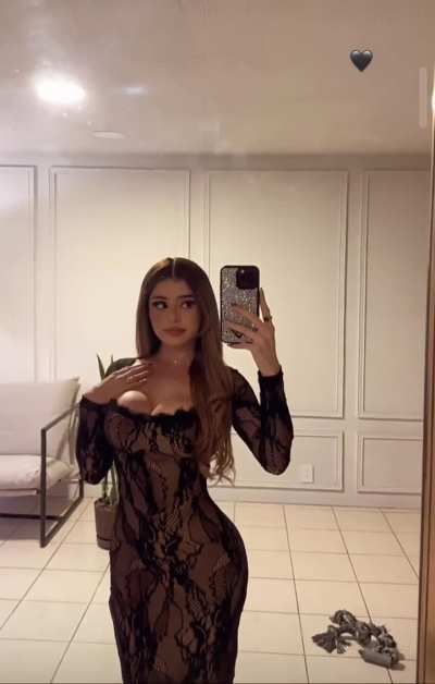 Ya solo le gusta vestirse como puta