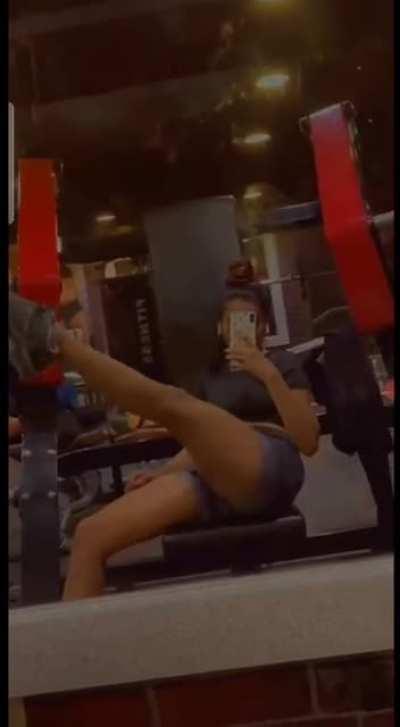 Gima ashi flaunting her dusky thighs (new)