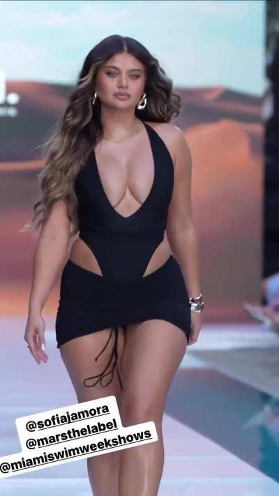 Hadn't seen her in a long time still super Gorgeous Miami swim week