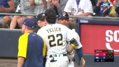 Christian Yelich gets tossed after getting called out at first