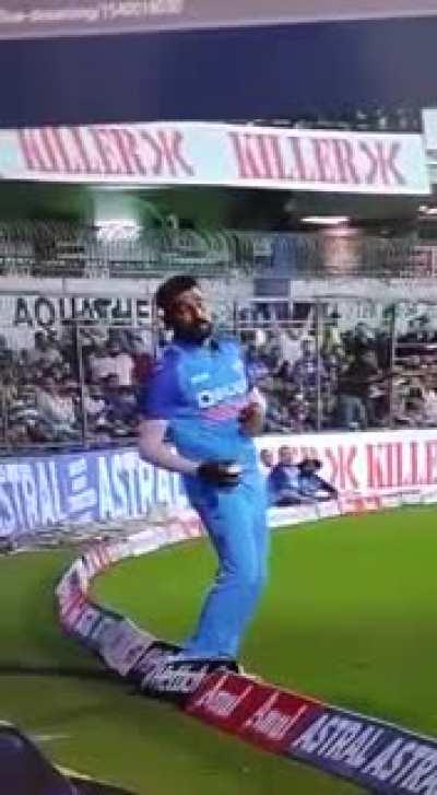 Chahar just called Siraj bsdk chutiye lol