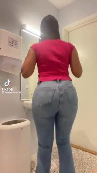 Swollen in jeans 🥴