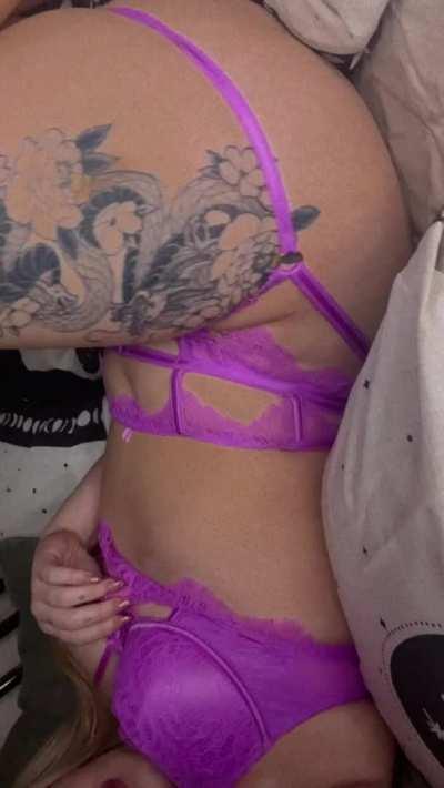 Any older men here that can make my knees weak?