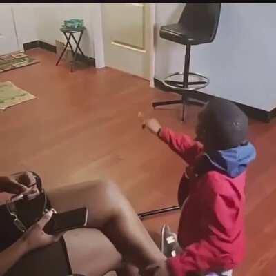 Look what these hoes got my cousin doing bro. 🤦🏾‍♂️🤦🏾‍♂️😐