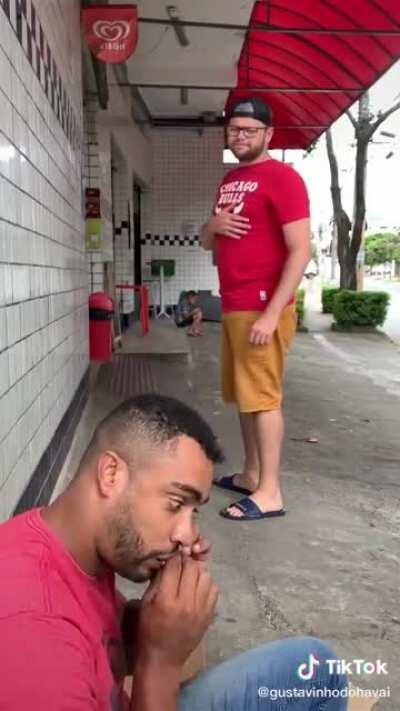 Por mais pessoas assim no mundo.🥺🌎🕊️