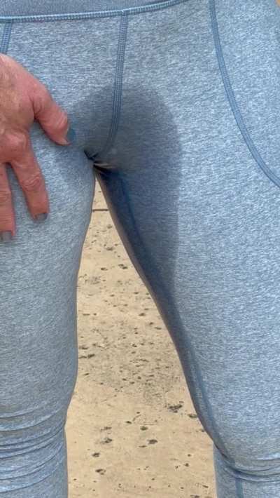 GILF Pisses Her Yoga Pants in the Park