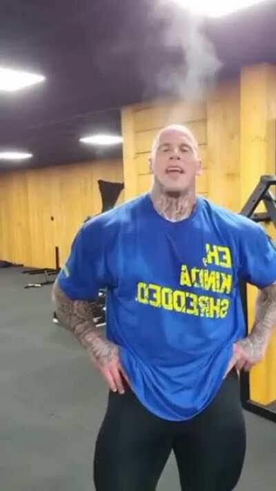 tá saindo fumaça da cabeça dele????