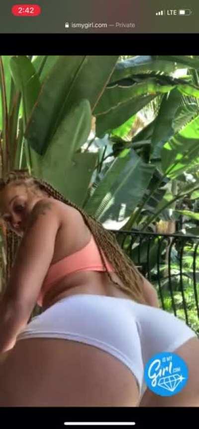 Bruh she too pricey but this is her free shit 🤷🏾‍♂️