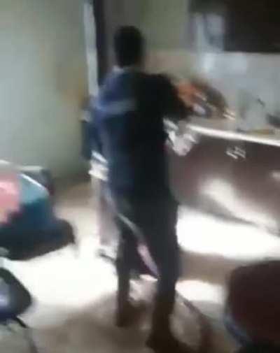 Kim demiş erkekler temizlik yapmaz diye