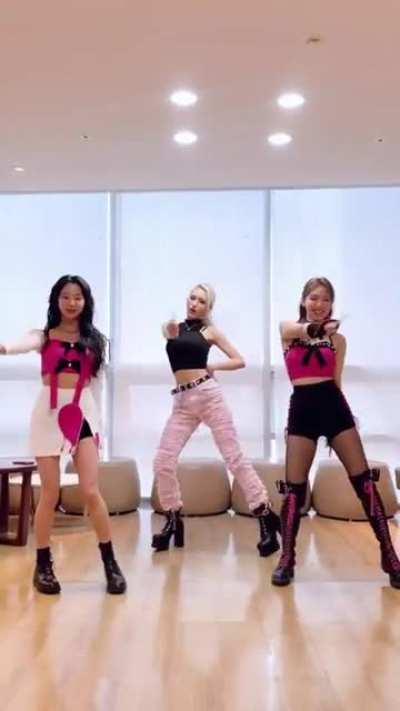 211122 somsomi0309 Instagram Update - JEON SOMI X CHAEYOUNG X NAYEON