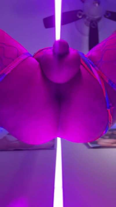 Imagine a gooner chick with fat tits and bigger balls than you sat on your face and did this!! 🌈😵‍💫🍒