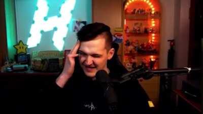 Ich habe mal einen Alkoholiker Flair gemacht, weil warum nicht. Wenn ihr Ideen für weitere Flairs habt, einfach bescheid geben.