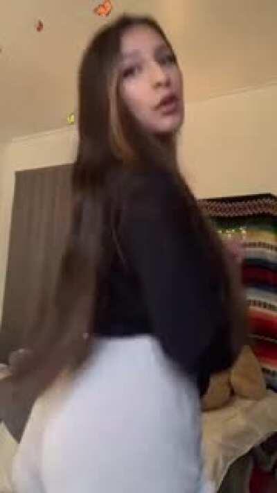 Leslieaq_Tiktok - Video #0463