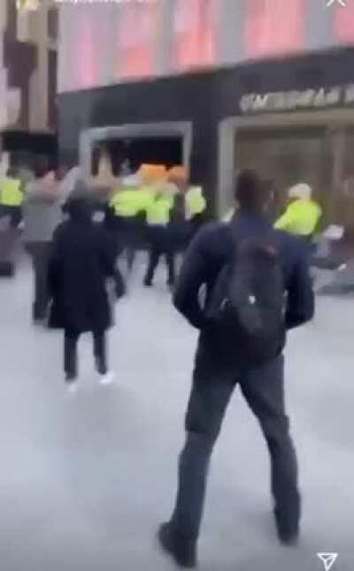 Anti-Lockdown protesters clashing with Gardaí on Grafton street at the moment